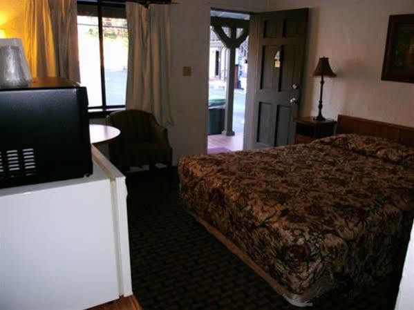Motel Coach N Four Grass Valley Exterior foto